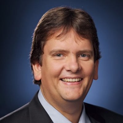 Portrait von Hendrik vor den Bäumen, Chief Product Officer bei SAP